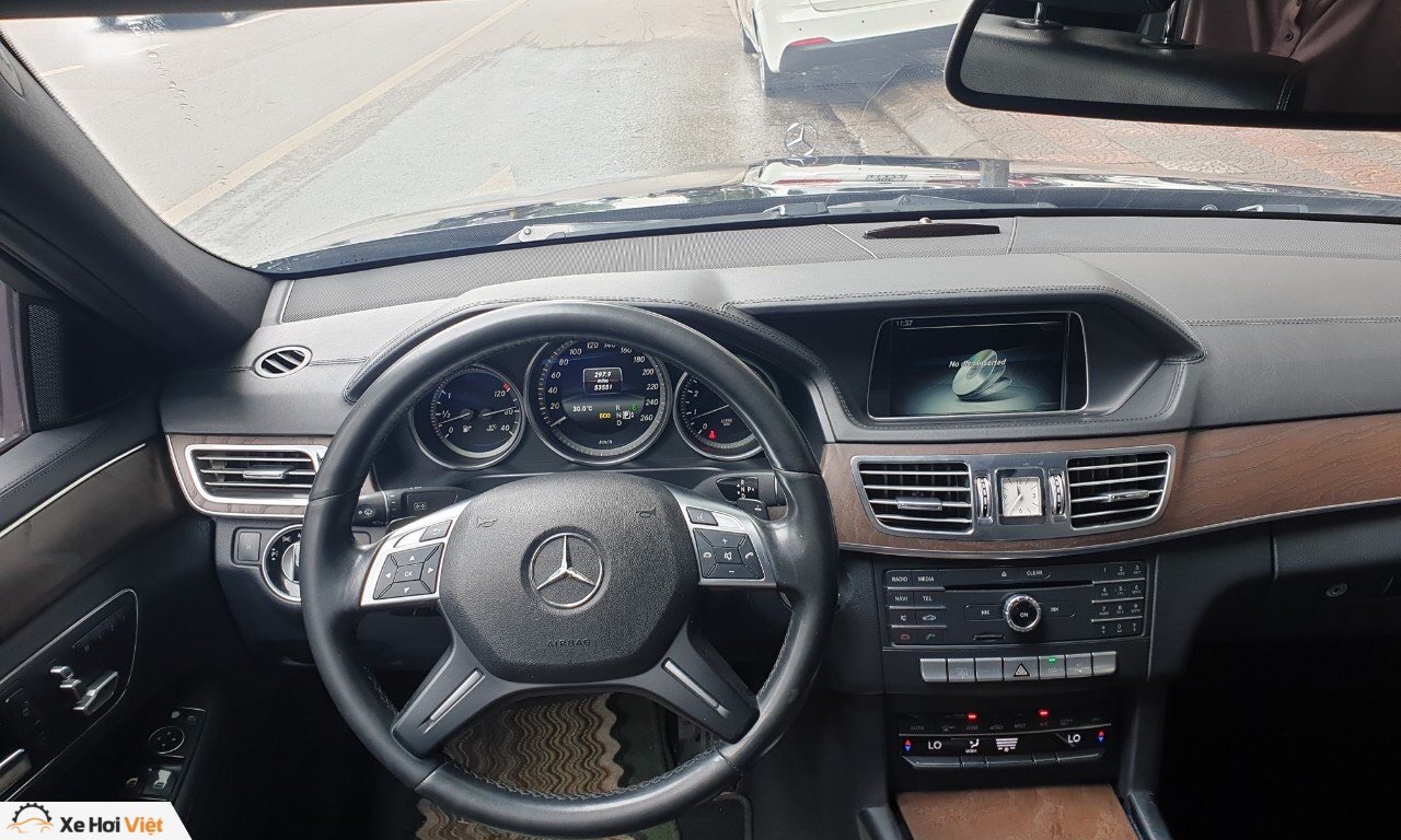 Bán xe Mercedes E200 cũ đời 2017 màu Nâu chạy 9220 Km