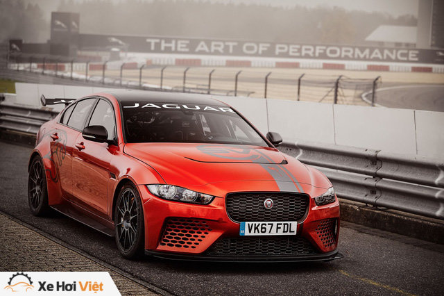 Jaguar XE SV Project 8 là sedan nhanh nhất tại Nurburgring - Ảnh 3. Jaguar XE SV Project 8 là sedan nhanh nhất tại Nurburgring - Ảnh 3.