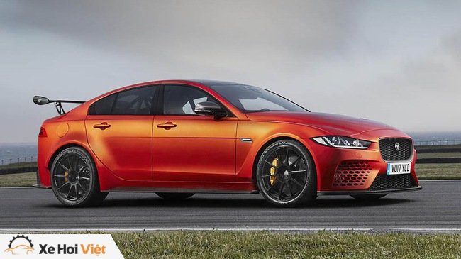 Jaguar XE SV Project 8 là sedan nhanh nhất tại Nurburgring