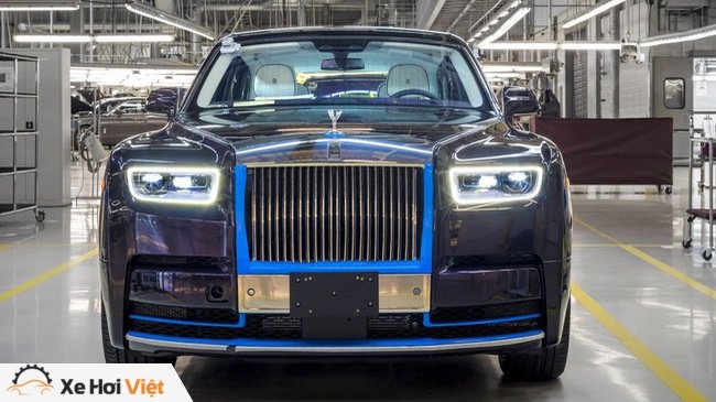 Rolls-Royce Phantom 2018 đầu tiên được đem đấu giá