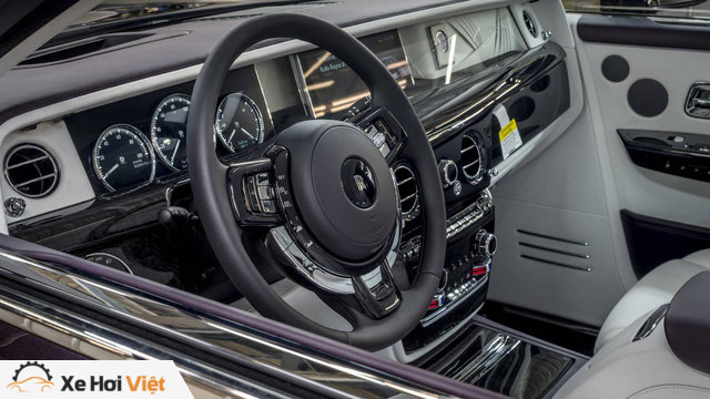Rolls-Royce Phantom 2018 đầu tiên được đem đấu giá - Ảnh 5.