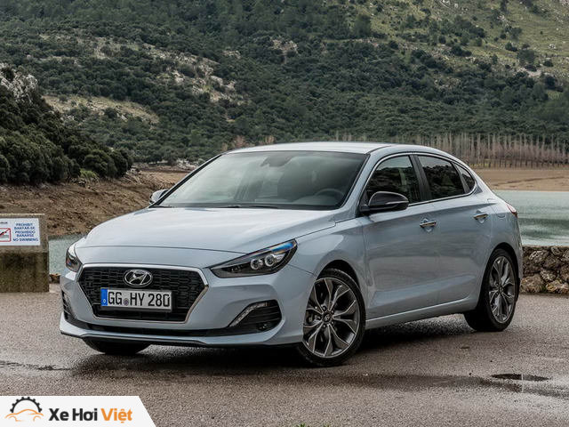 Hyundai i30 Fastback 2018 có giá từ 616 triệu đồng - 1