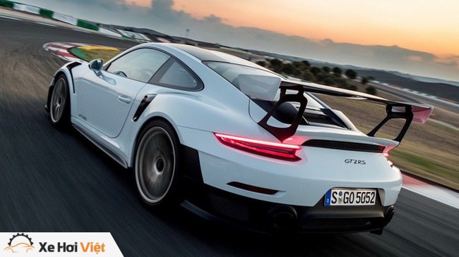 Huyền thoại Porsche 911 trước cơ hội tái lập kỷ lục bán hàng