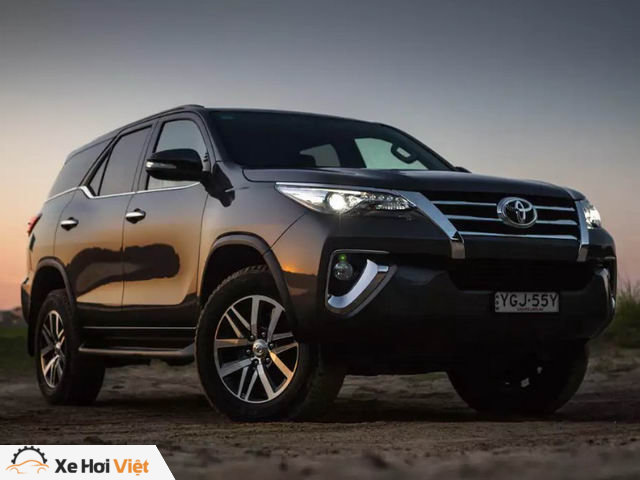 Doanh số Toyota Fortuner tụt dốc chóng vánh - 1