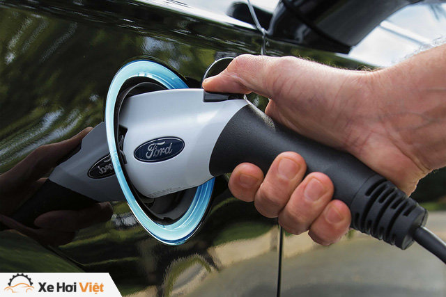 Ford tiết lộ crossover hiệu suất cao chạy điện đầu tiên - Ảnh 1. Ford tiết lộ crossover hiệu suất cao chạy điện đầu tiên - Ảnh 1.