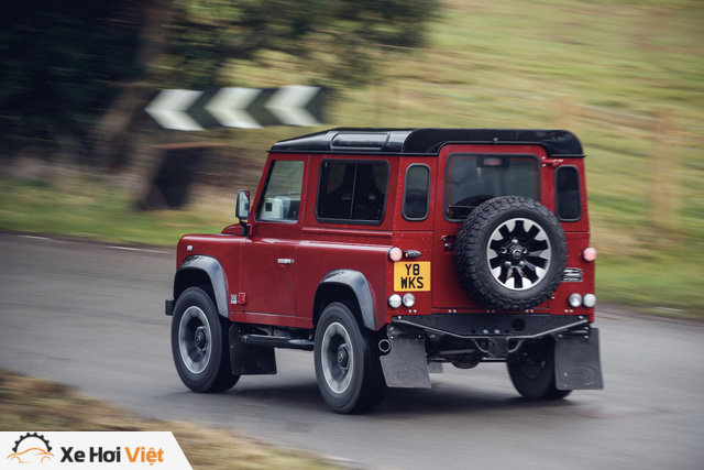 Land Rover hồi sinh Defender bằng phiên bản nhanh nhất, mạnh nhất lịch sử - Ảnh 3.
