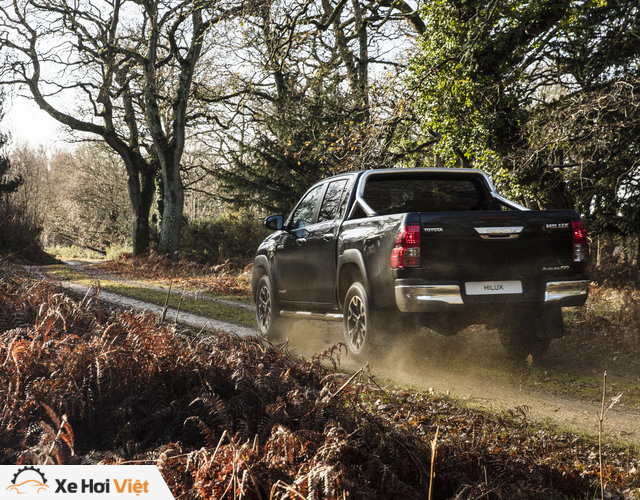 Toyota tung phiên bản kỉ niệm 50 năm ra mắt Hilux - Ảnh 4. Toyota tung phiên bản kỉ niệm 50 năm ra mắt Hilux - Ảnh 4.