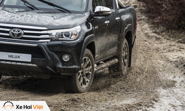 Toyota tung phiên bản kỉ niệm 50 năm ra mắt Hilux - Ảnh 2. Toyota tung phiên bản kỉ niệm 50 năm ra mắt Hilux - Ảnh 2.
