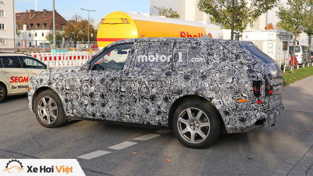 SVU siêu sang đầu tiên của Rolls-Royce sẽ bí mật chào hàng giới siêu giàu - Ảnh 5. SVU siêu sang đầu tiên của Rolls-Royce sẽ bí mật chào hàng giới siêu giàu - Ảnh 5.