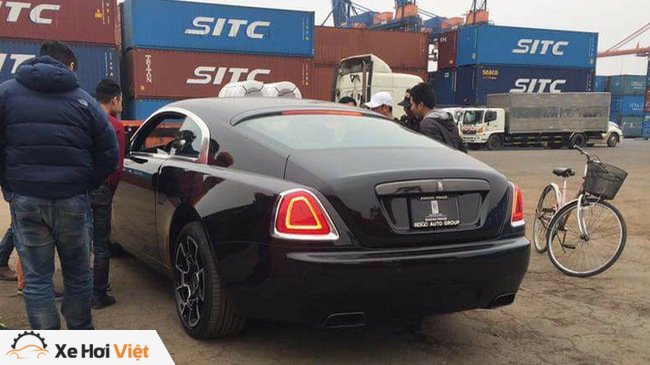 Siêu phẩm Rolls-Royce Wraith Black Badge đầu tiên về Việt Nam