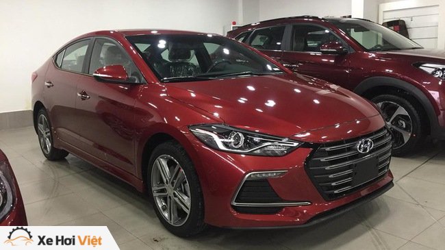 Hyundai Elantra Sport “cháy hàng”, nhân viên tranh thủ chào giá cao để chốt lời trước Tết
