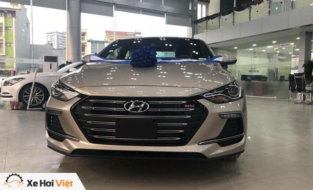 Hyundai Elantra Sport “cháy hàng”, nhân viên tranh thủ chào giá cao để chốt lời trước Tết - Ảnh 2. Hyundai Elantra Sport “cháy hàng”, nhân viên tranh thủ chào giá cao để chốt lời trước Tết - Ảnh 2.