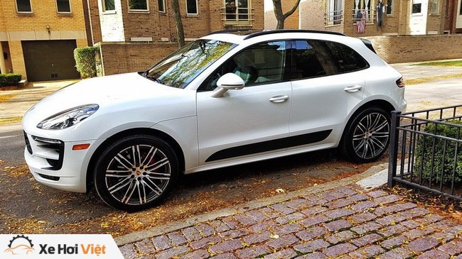 Xe gầm cao đưa Porsche thăng hoa tại Châu Á năm 2017