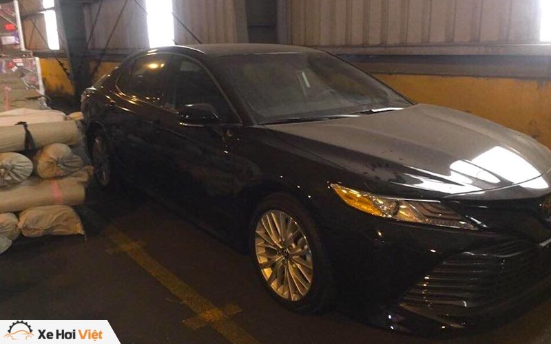 Toyota Camry XLE 2018 phiên bản Mỹ lần đầu tiên về Việt Nam - 3