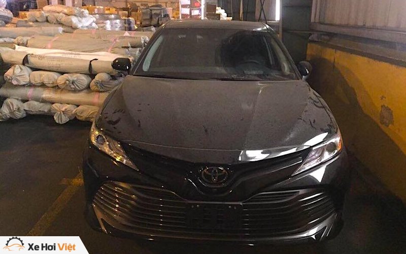 Toyota Camry XLE 2018 phiên bản Mỹ lần đầu tiên về Việt Nam - 1