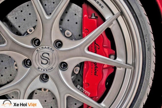 Lamborghini Huracan khác lạ với lớp sơn Rosso Corsa - 7