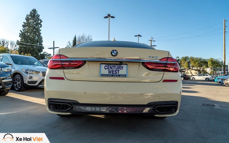 BMW 750i ấn tượng với màu sơn như xe Taxi - 3