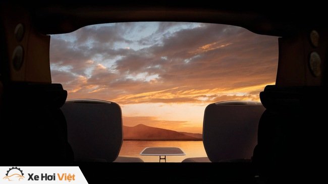 Rolls-Royce Cullinan được trang bị bộ bàn ghế tự động phục vụ đại gia ngắm cảnh