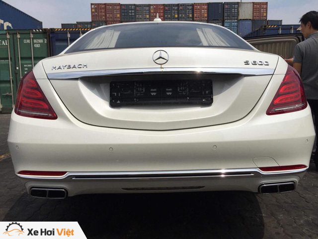 Limousine siêu sang Mercedes-Maybach S600 Pullman đầu tiên về Việt Nam - Ảnh 2. Limousine siêu sang Mercedes-Maybach S600 Pullman đầu tiên về Việt Nam - Ảnh 2.