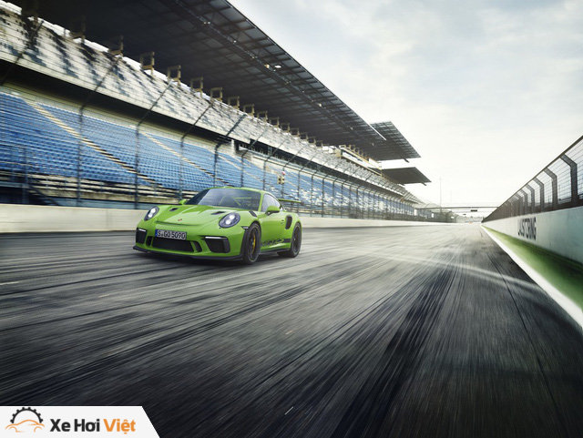 Xe đua thể thao Porsche 911 GT3 RS có giá gần 14 tỷ đồng tại Việt Nam - Ảnh 2.