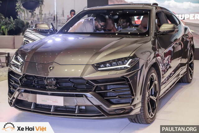 Siêu SUV Lamborghini Urus ra mắt tại Malaysia, giá khoảng 255.000 USD - Ảnh 1. Siêu SUV Lamborghini Urus ra mắt tại Malaysia, giá khoảng 255.000 USD - Ảnh 1.