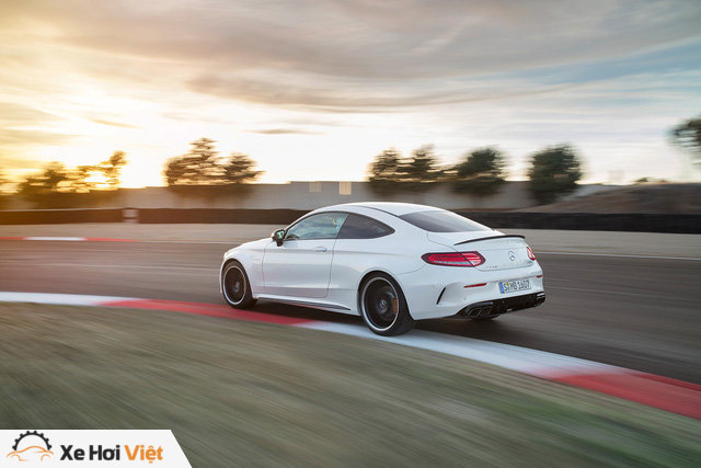 Thêm 2 cấp số, Mercedes-AMG C63 càng bá chủ tốc độ trong phân khúc - Ảnh 7. Thêm 2 cấp số, Mercedes-AMG C63 càng bá chủ tốc độ trong phân khúc - Ảnh 7.