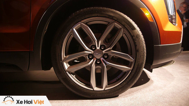 Cadillac XT4 2019 lộ diện hoàn toàn tại New York Auto Show 2018 - Ảnh 2. Cadillac XT4 2019 lộ diện hoàn toàn tại New York Auto Show 2018 - Ảnh 2.