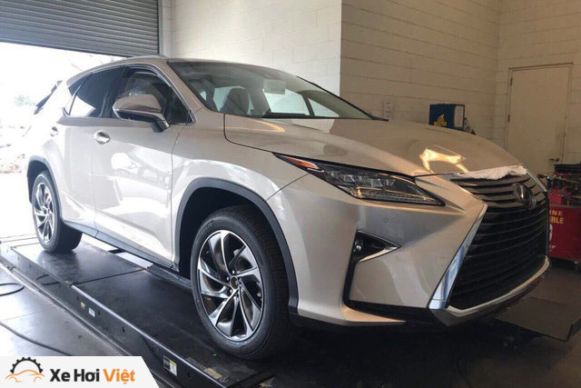 Lexus RX350L 2018 được chào bán giá gần 5 tỷ đồng tại Việt Nam - Ảnh 2. Lexus RX350L 2018 được chào bán giá gần 5 tỷ đồng tại Việt Nam - Ảnh 2.