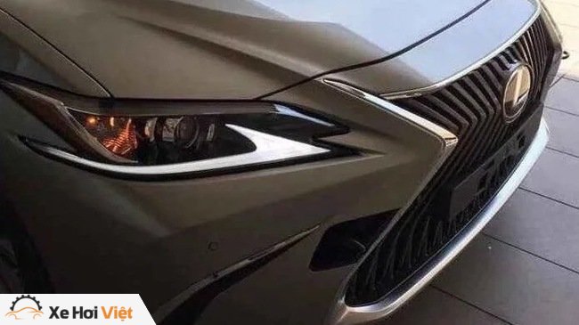 Lộ ảnh thực tế đầu tiên của Lexus ES 2019 - Đối thủ Mercedes-Benz E-Class