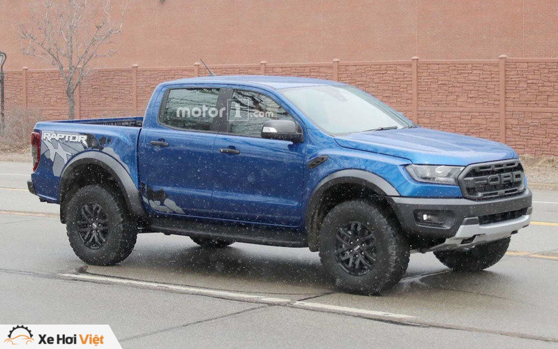 Ford Ranger Raptor 2018 ra mắt với tem thùng sau bắt mắt hơn - 4