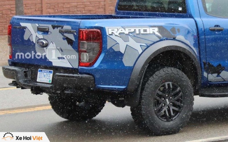 Ford Ranger Raptor 2018 ra mắt với tem thùng sau bắt mắt hơn - 7