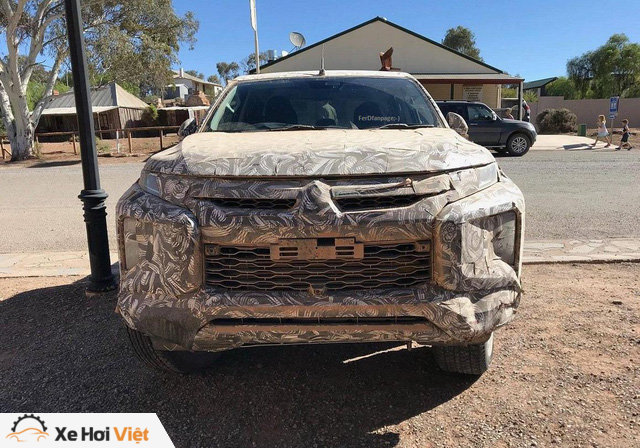 Lộ ảnh thử nghiệm của Mitsubishi Triton 2019: Ngày càng giống Pajero Sport - Ảnh 1. Lộ ảnh thử nghiệm của Mitsubishi Triton 2019: Ngày càng giống Pajero Sport - Ảnh 1.