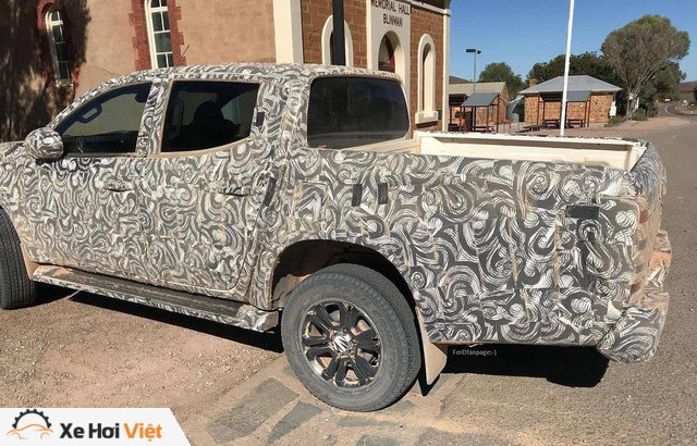 Lộ ảnh thử nghiệm của Mitsubishi Triton 2019: Ngày càng giống Pajero Sport - Ảnh 2. Lộ ảnh thử nghiệm của Mitsubishi Triton 2019: Ngày càng giống Pajero Sport - Ảnh 2.