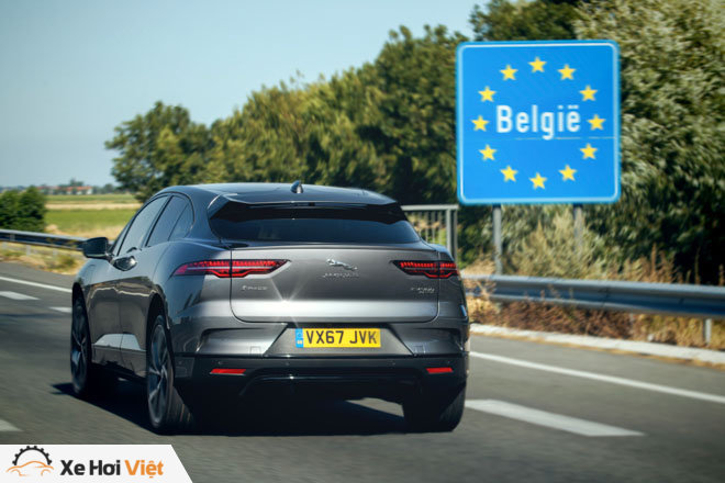 Với một lần sạc, xe điện Jaguar I-Pace có thể chạy được tới 369 km - 8