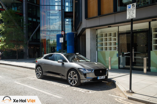 Với một lần sạc, xe điện Jaguar I-Pace có thể chạy được tới 369 km - 6