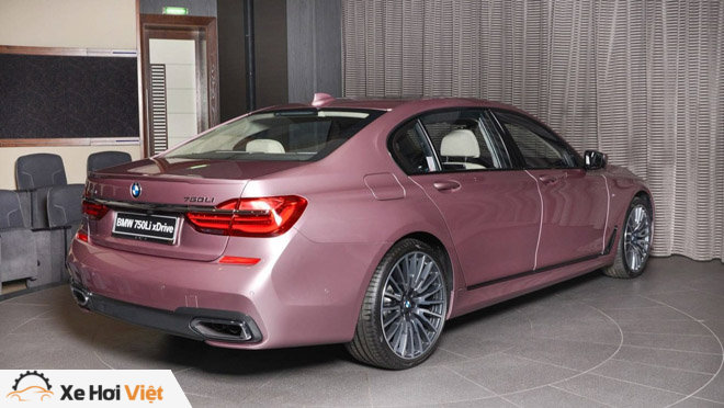 BMW 750Li xDrive cực cá tính với màu sơn hồng phấn - 7