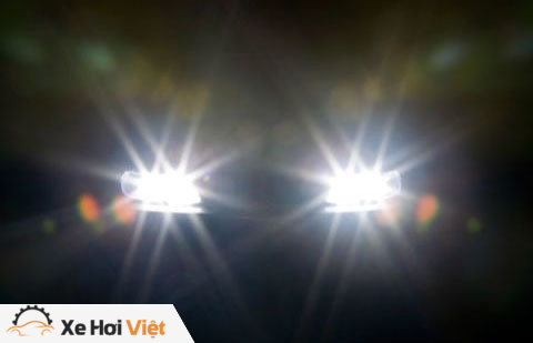 Đèn pha hoạt động tốt giúp tầm nhìn tài xế rõ ràng hơn. 