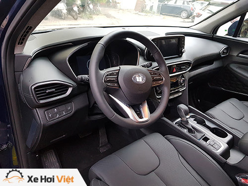 Nội thất Santa Fe 2019 xuất hiện tại Hà Nội. Ảnh: Nguyễn Kiên.