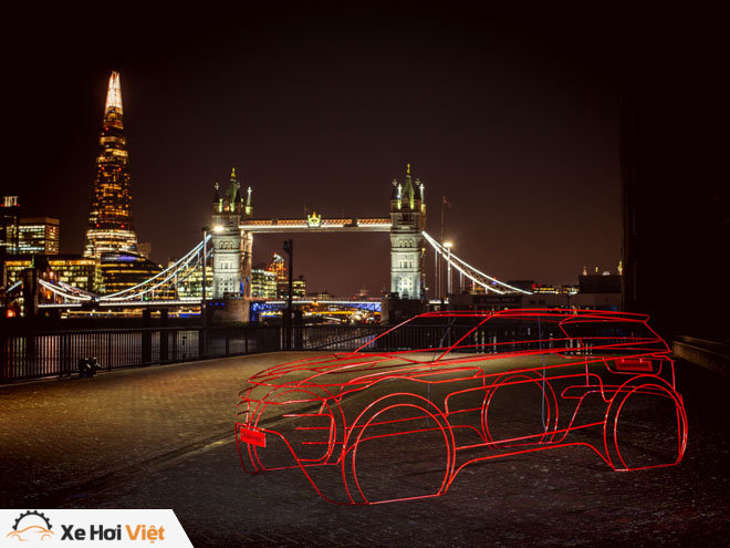 Land Rover trưng bày mô hình Evoque 2019 thế hệ mới trên phố - 2