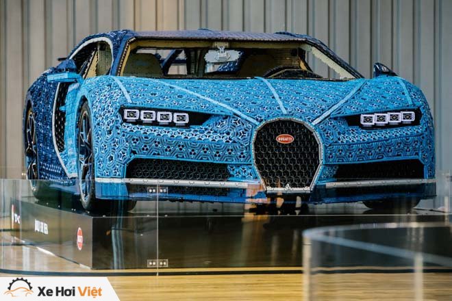 Mô hình lego Bugatti Chiron được trưng bày bên cạnh Bugatti Chiron &#34;thật&#34; - 2