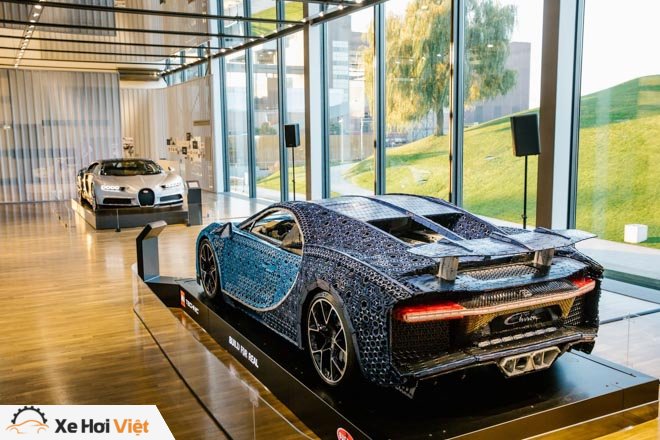 Mô hình lego Bugatti Chiron được trưng bày bên cạnh Bugatti Chiron &#34;thật&#34; - 3