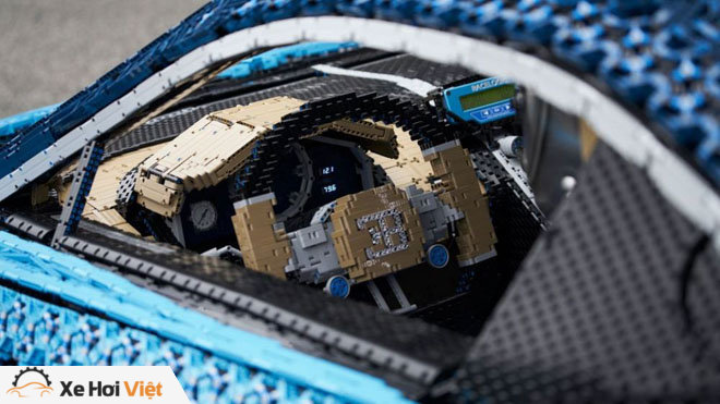 Mô hình lego Bugatti Chiron được trưng bày bên cạnh Bugatti Chiron &#34;thật&#34; - 4