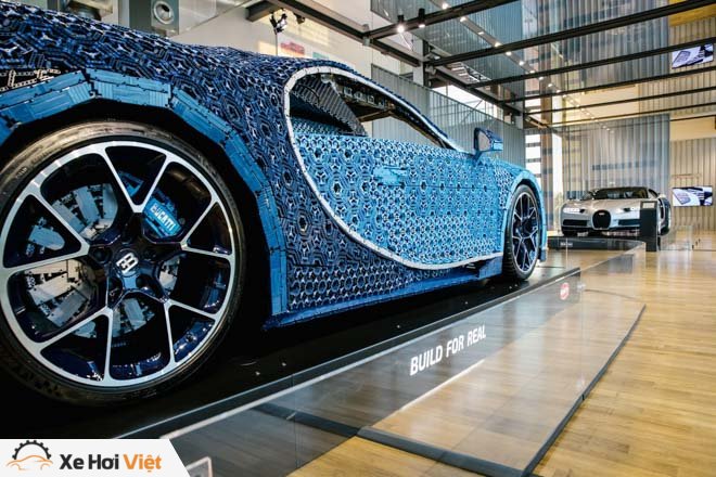 Mô hình lego Bugatti Chiron được trưng bày bên cạnh Bugatti Chiron &#34;thật&#34; - 8