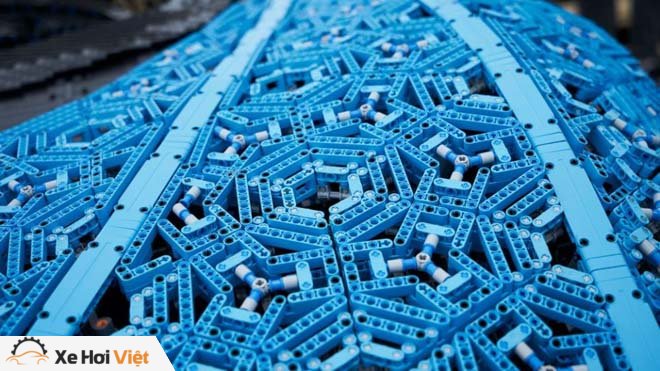 Mô hình lego Bugatti Chiron được trưng bày bên cạnh Bugatti Chiron &#34;thật&#34; - 9