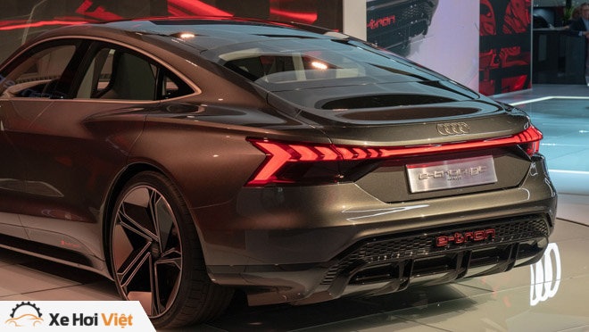Cận cảnh xe điện Audi E-tron GT vừa ra mắt - 7