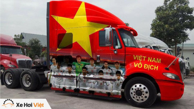 Fan cuồng đội phủ kín xế yêu bằng hình tuyển Việt Nam, mơ vô địch AFF Cup - 15