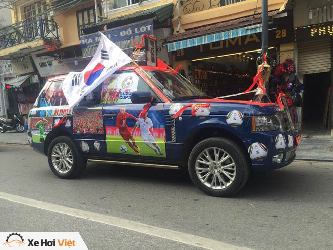 Fan cuồng đội phủ kín xế yêu bằng hình tuyển Việt Nam, mơ vô địch AFF Cup - 1