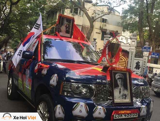 Fan cuồng đội phủ kín xế yêu bằng hình tuyển Việt Nam, mơ vô địch AFF Cup - 4