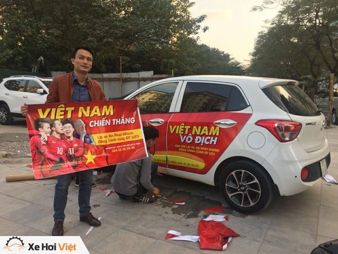 Fan cuồng đội phủ kín xế yêu bằng hình tuyển Việt Nam, mơ vô địch AFF Cup - 14