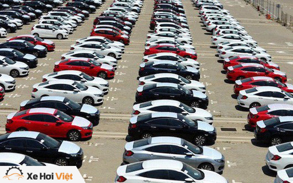 Cuộc rượt đuổi khốc liệt tr&#234;n đường đua &quot;b&#225;n xe&quot; cho người Việt
